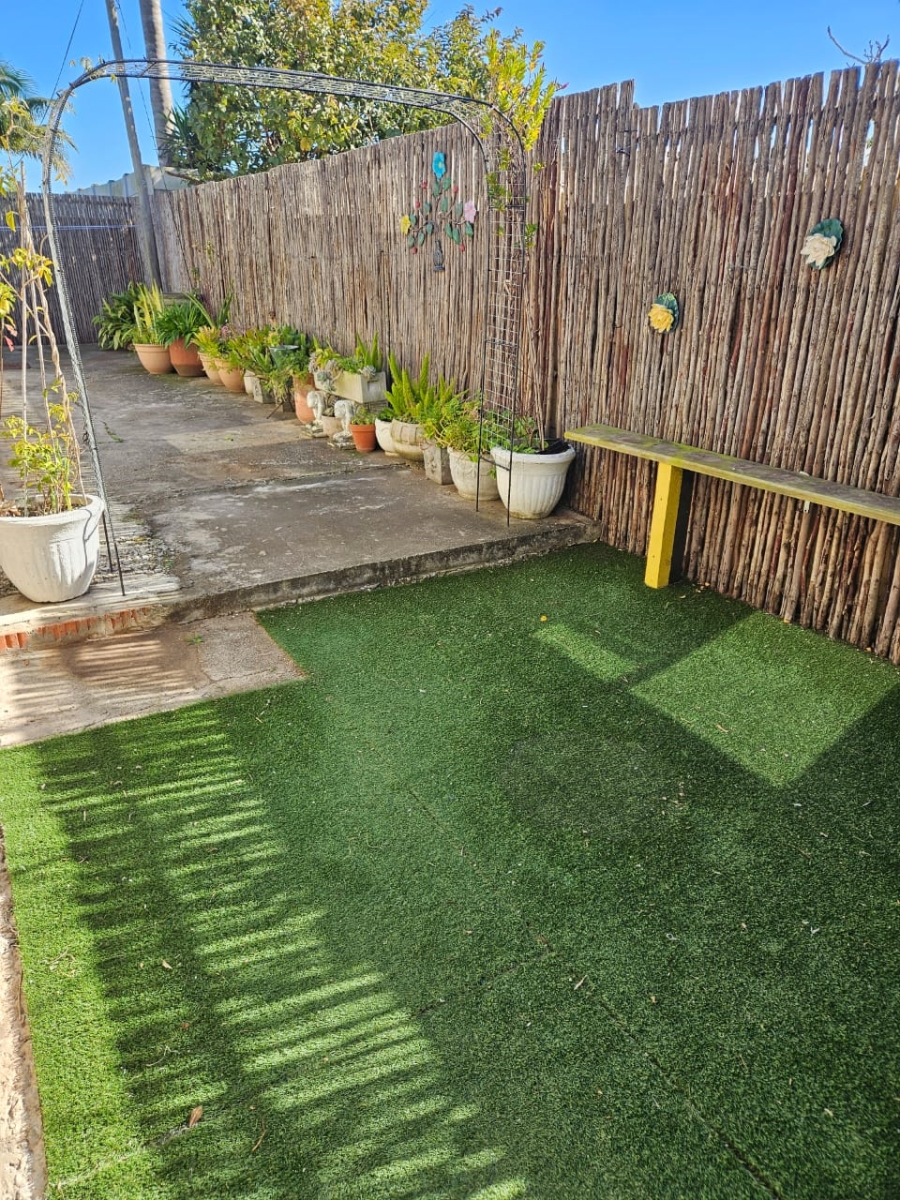 To Let 1 Bedroom Property for Rent in Greenshields Park Eastern Cape